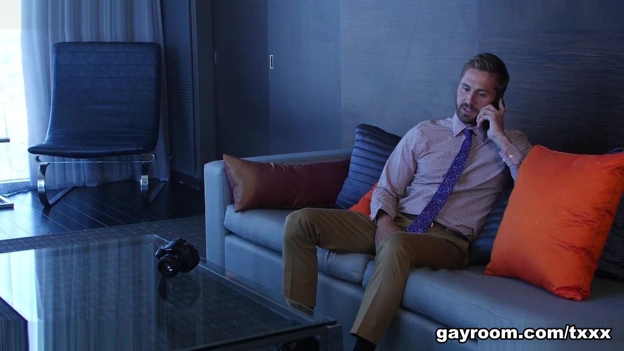 Ryan Pitt & Wesley Woods in #StepDadsGrad - GayRoom