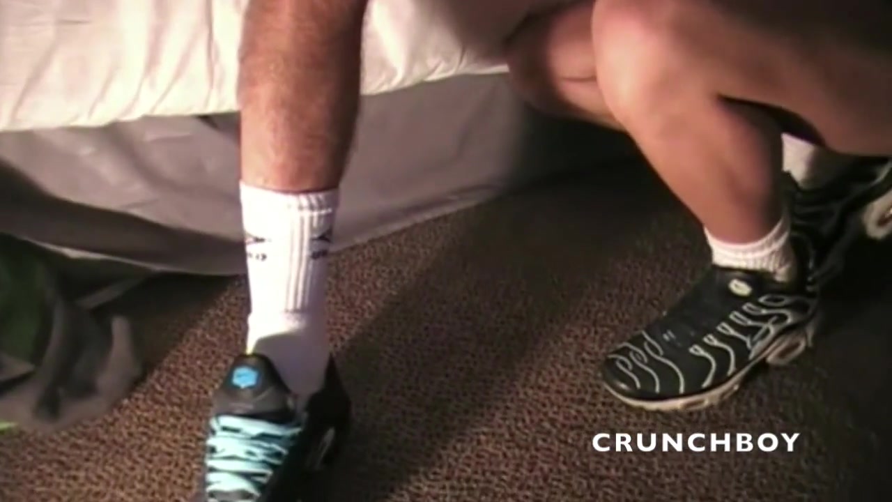 Flo fucke dby Enzo with sneakees humiliation at the hotel - CrunchBoy