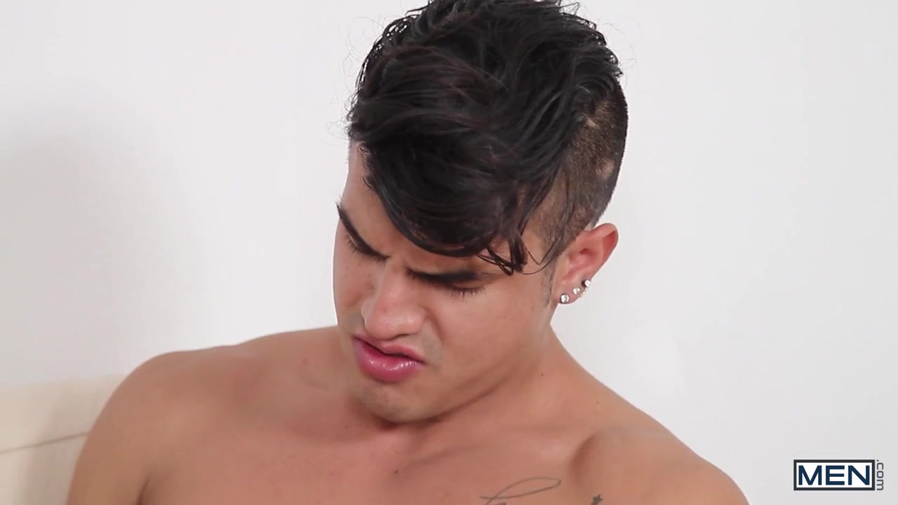 Leo Fuentes & Rocke Rathburne in Free Rent For A Price - Str8ToGay