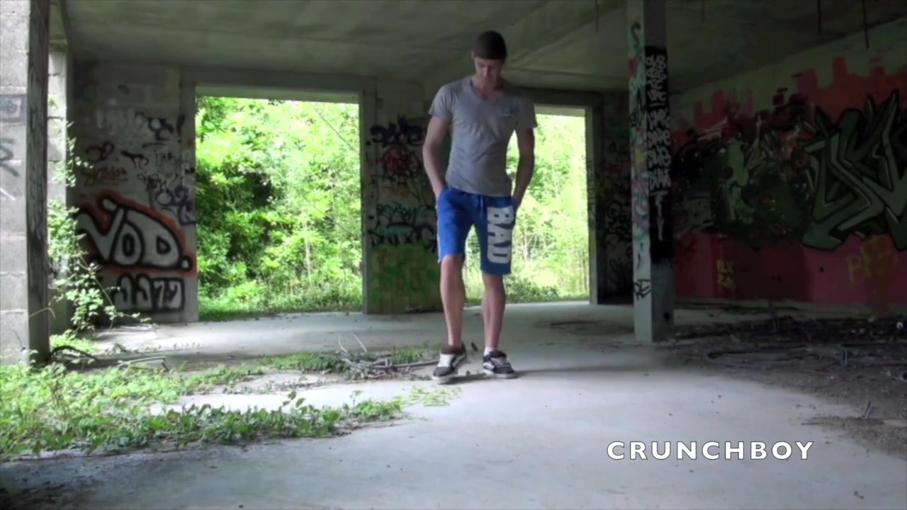 Jace Tyler used by Guilaume Wayn outdoor a exhib cruising - CrunchBoy