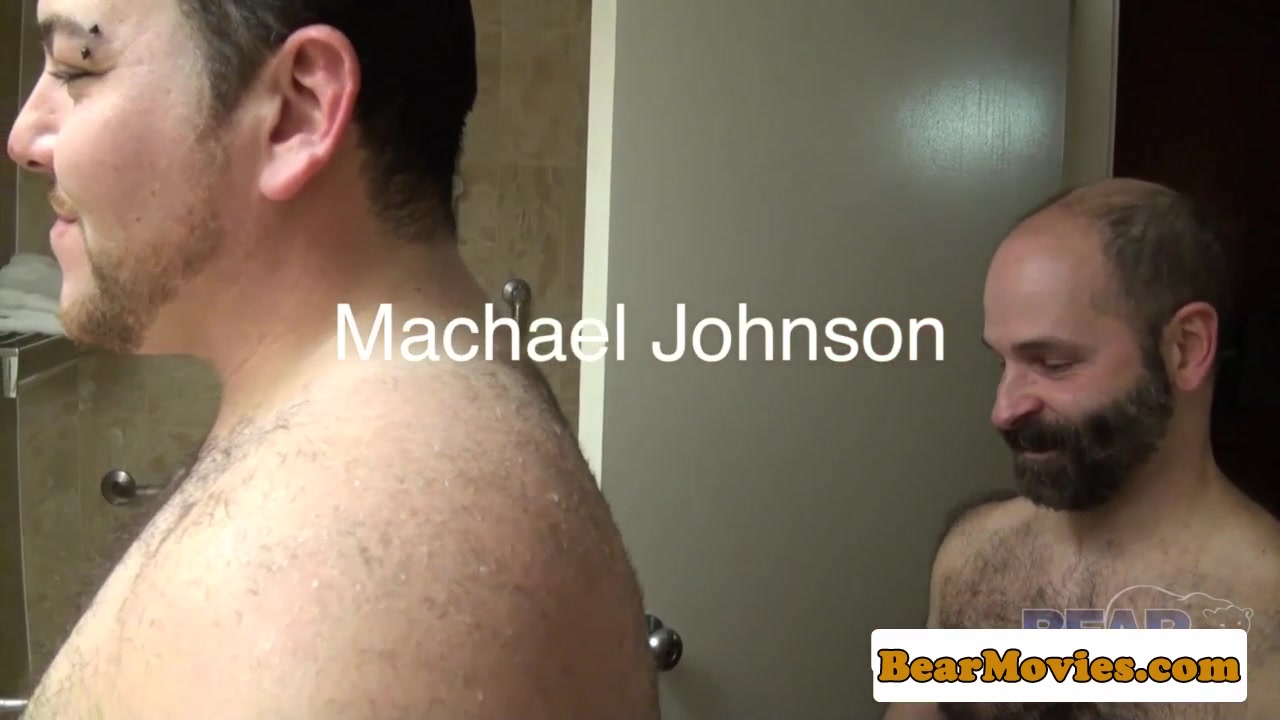 Superchub bear cocksucked by bald bottom