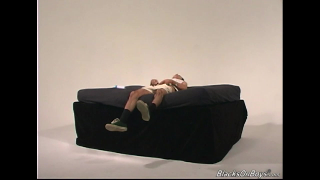 Amateur dude gets fucked in the ass by a black guy