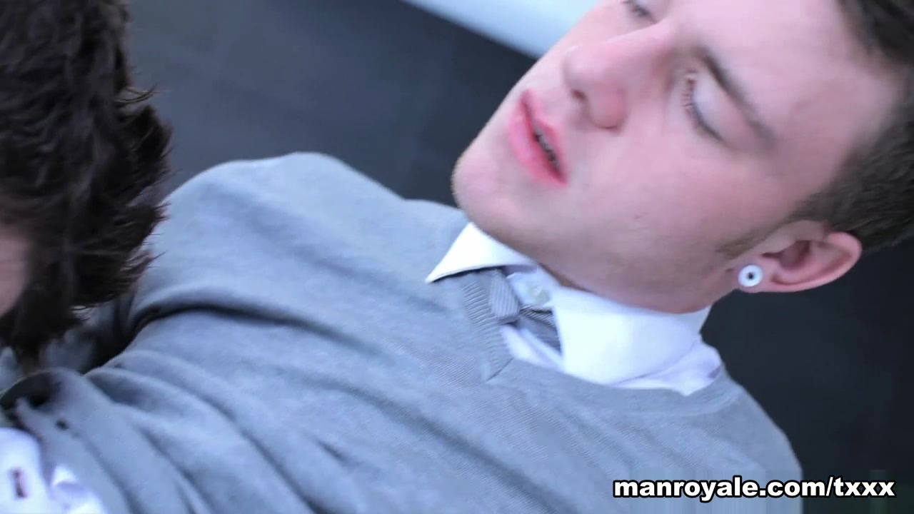 Drake Wild & Alex Vaara in Pretty Boys - ManRoyale
