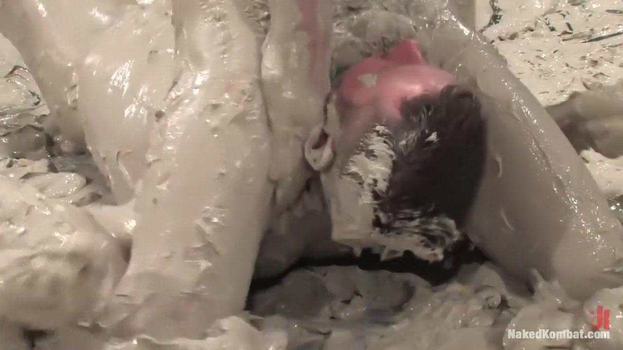 Dean Tucker vs James HamiltonThe Mud Match