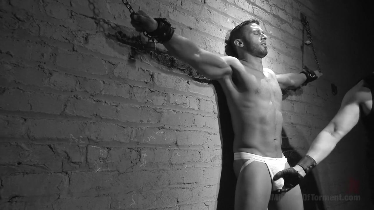 Latin hunk Diego Vena brand new to BDSM
