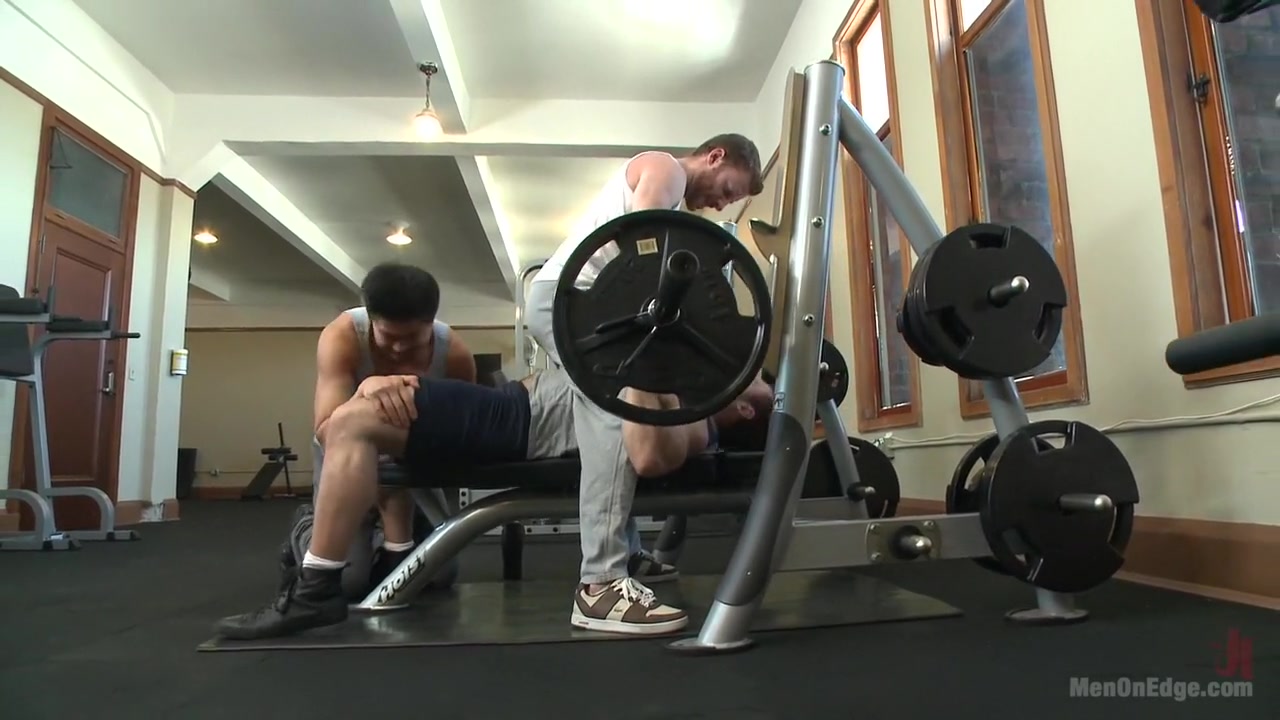 Loudmouth bodybuilder with a fat cock gets edged