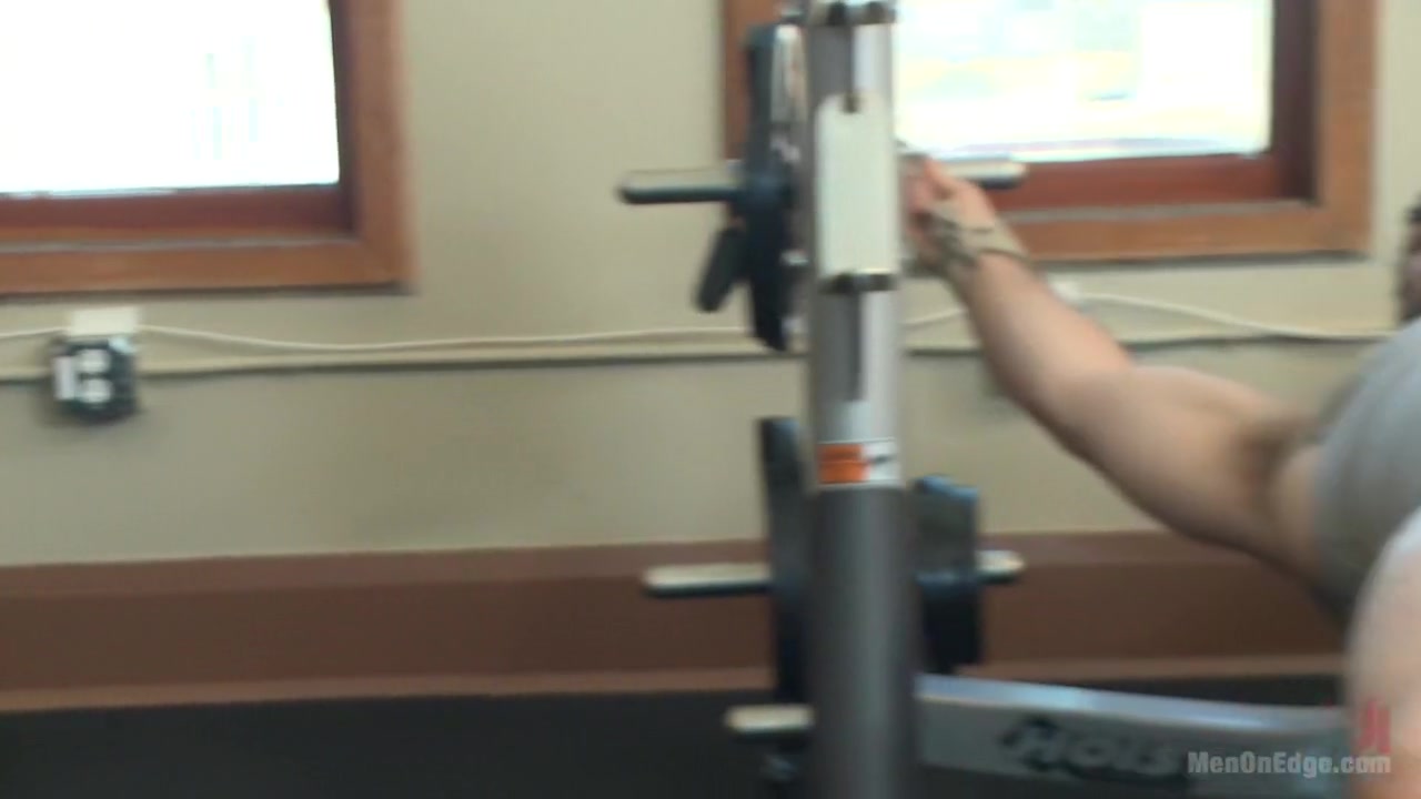 Loudmouth bodybuilder with a fat cock gets edged