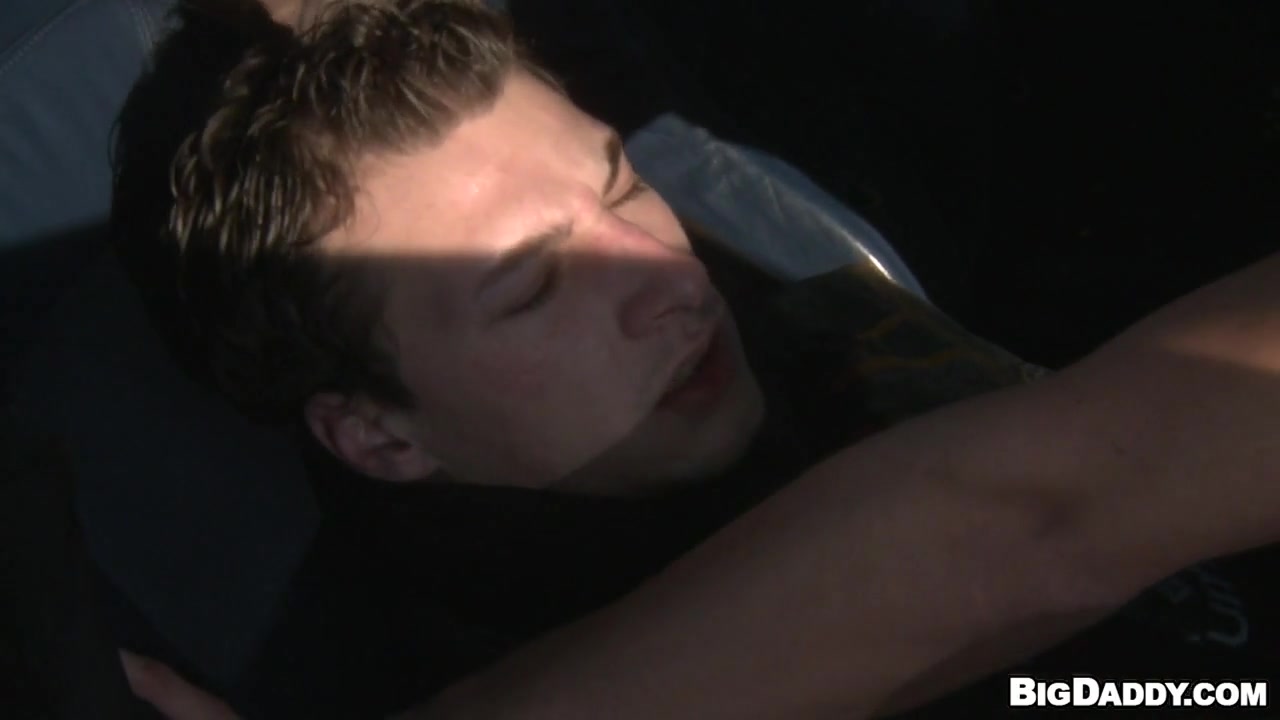 Gay Bareback Public Sex - OutInPublic