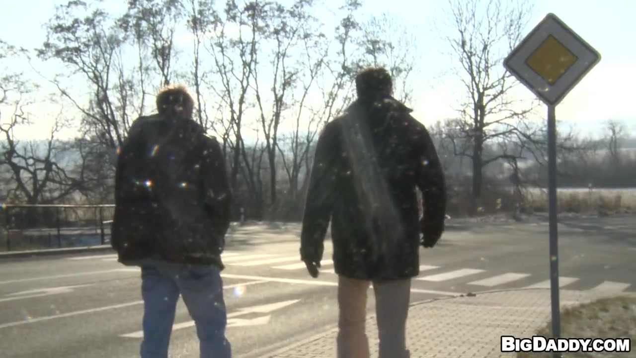 Gay Bareback Public Sex - OutInPublic
