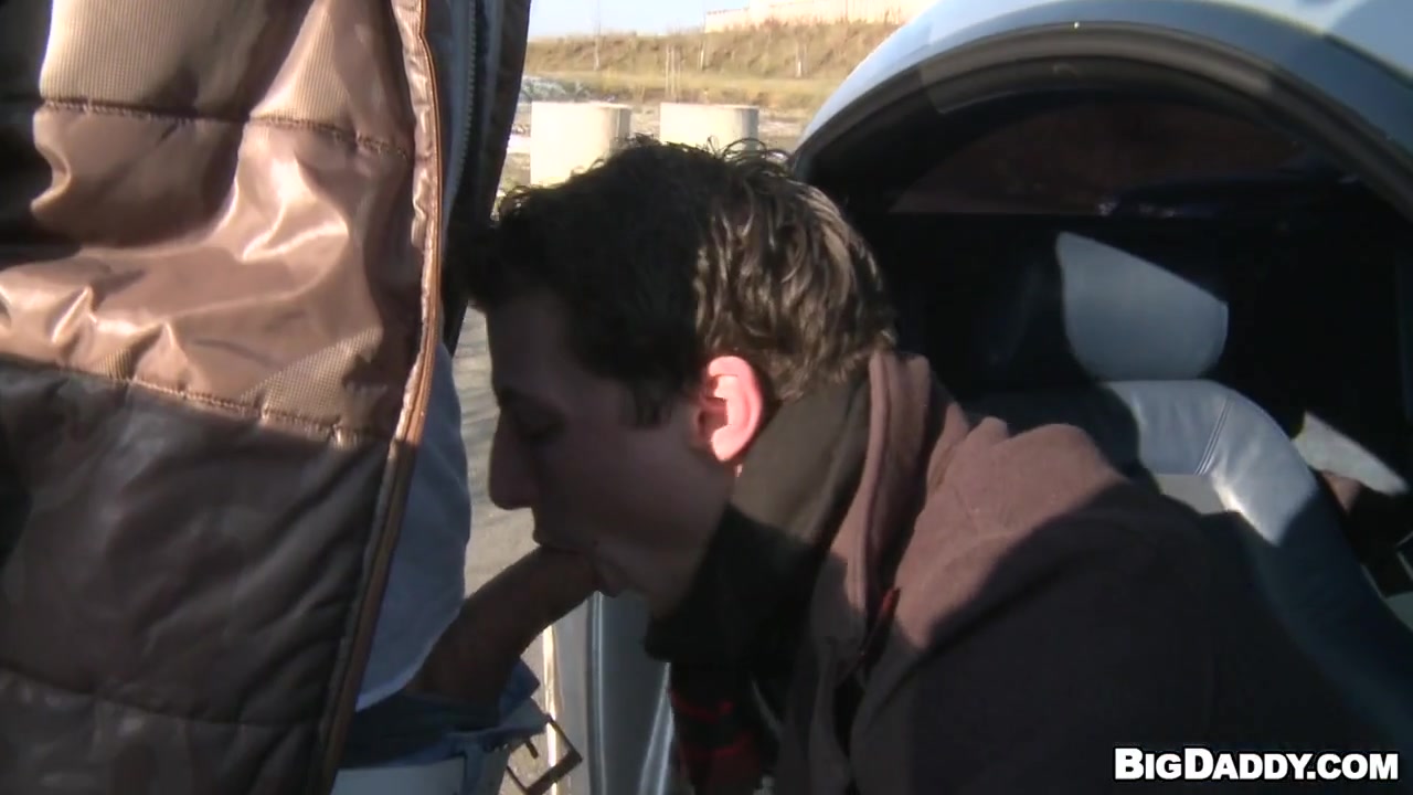 Gay Bareback Public Sex - OutInPublic