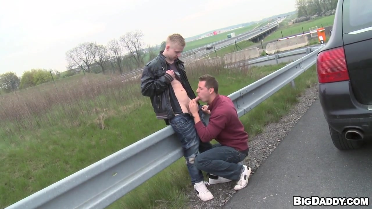 Men Fucking on the Road - OutInPublic