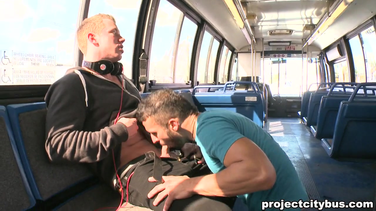 Bear guy fucks a hot stud - BigDaddy