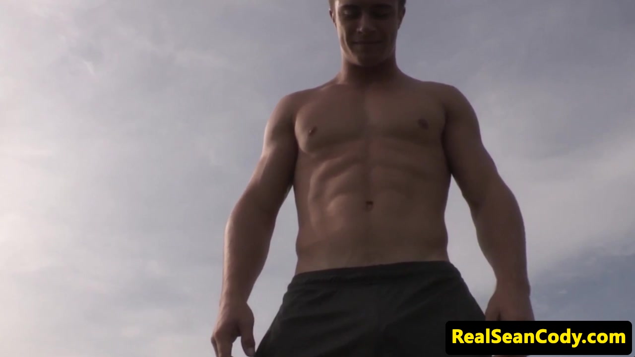 Ripped hunk masturbates and drops his juice