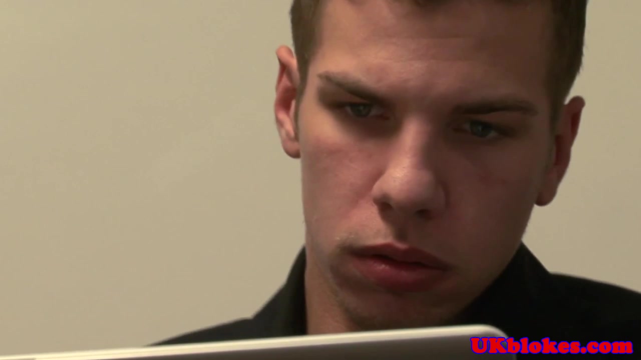 Brit jocks Kayden Gray and Paul Walker fuck