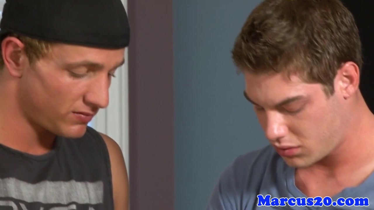 Hunk models dicksucking during photoshoot