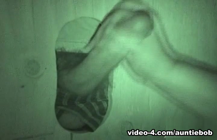 Amateur Gloryhole Cock Suck - AuntieBob