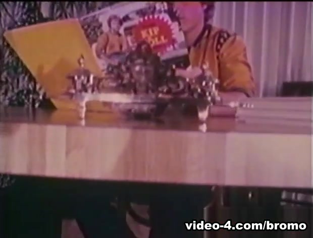 Kip Noll & Lee Marlin in Room Mates Scene 3 - Bromo