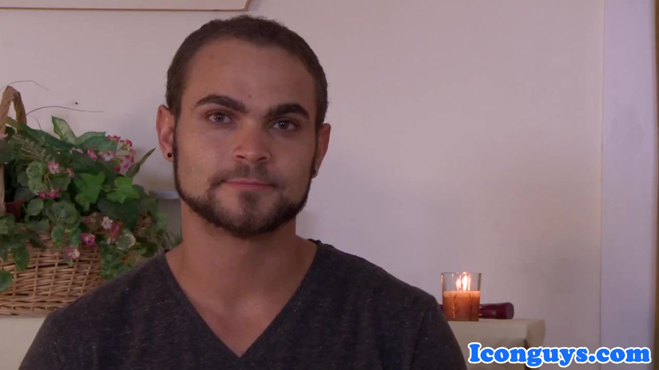 Gaybait masseur seduces mature hunk to fuck