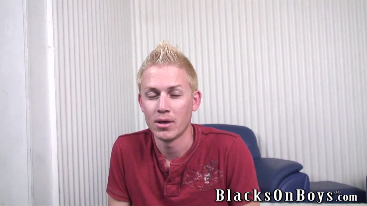 Blonde mohawk guy gets gangbanged by black thugs