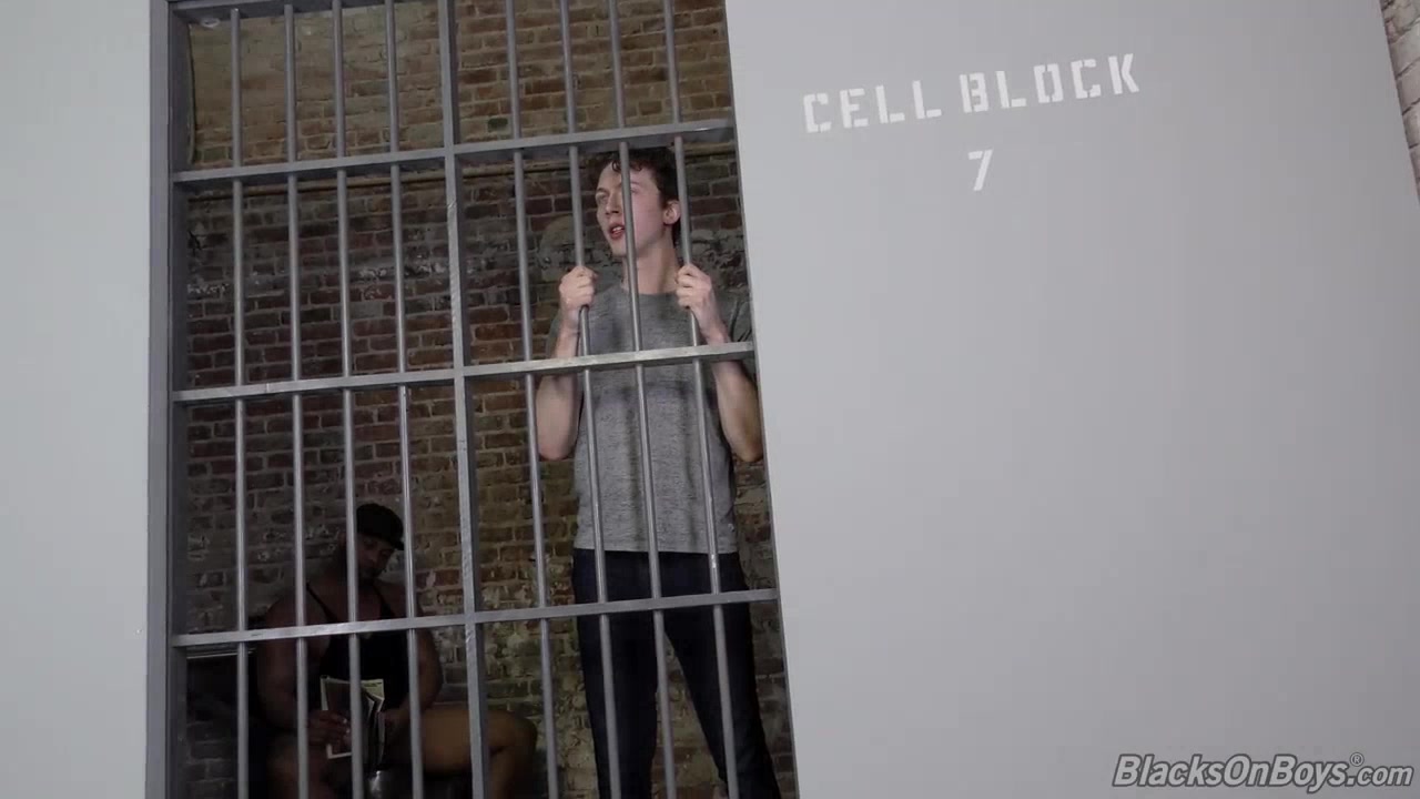 Huge black man fucking a whiteboi in the prison