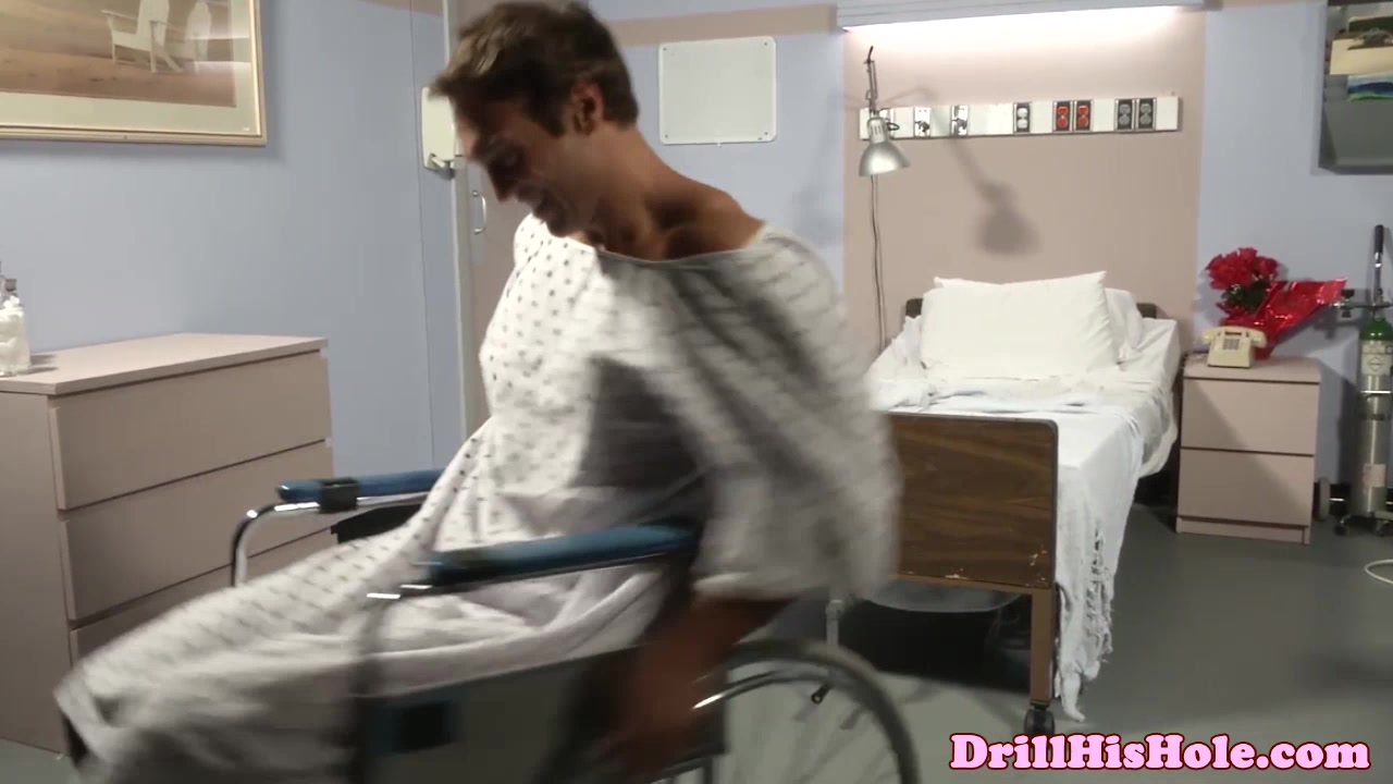 Athletic doctor assfucking muscular patient