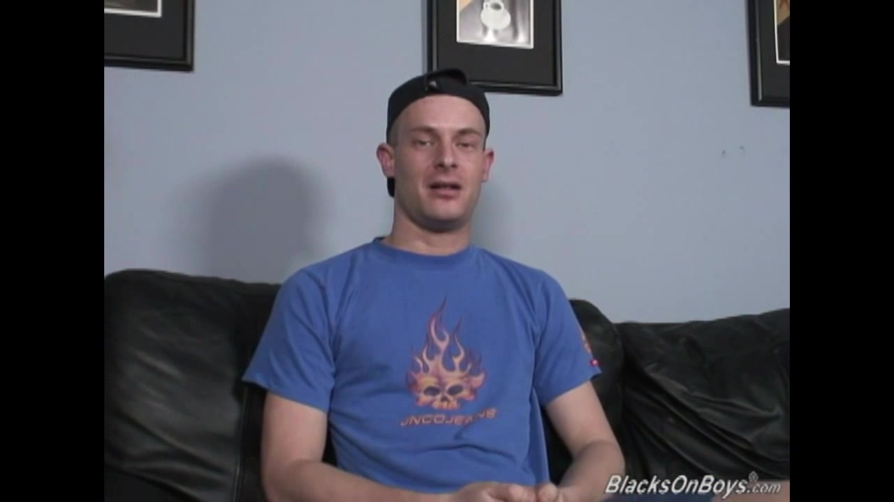 White thug gets drilled by a black dude