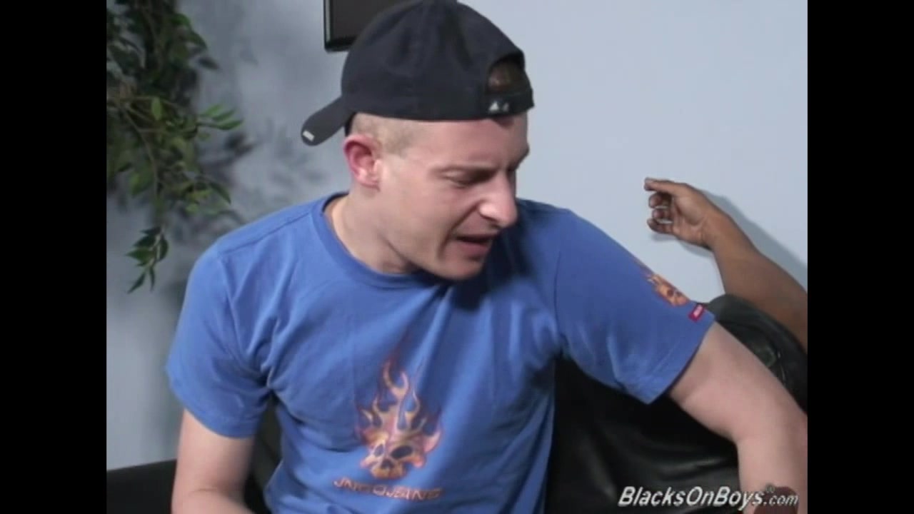 White thug gets drilled by a black dude