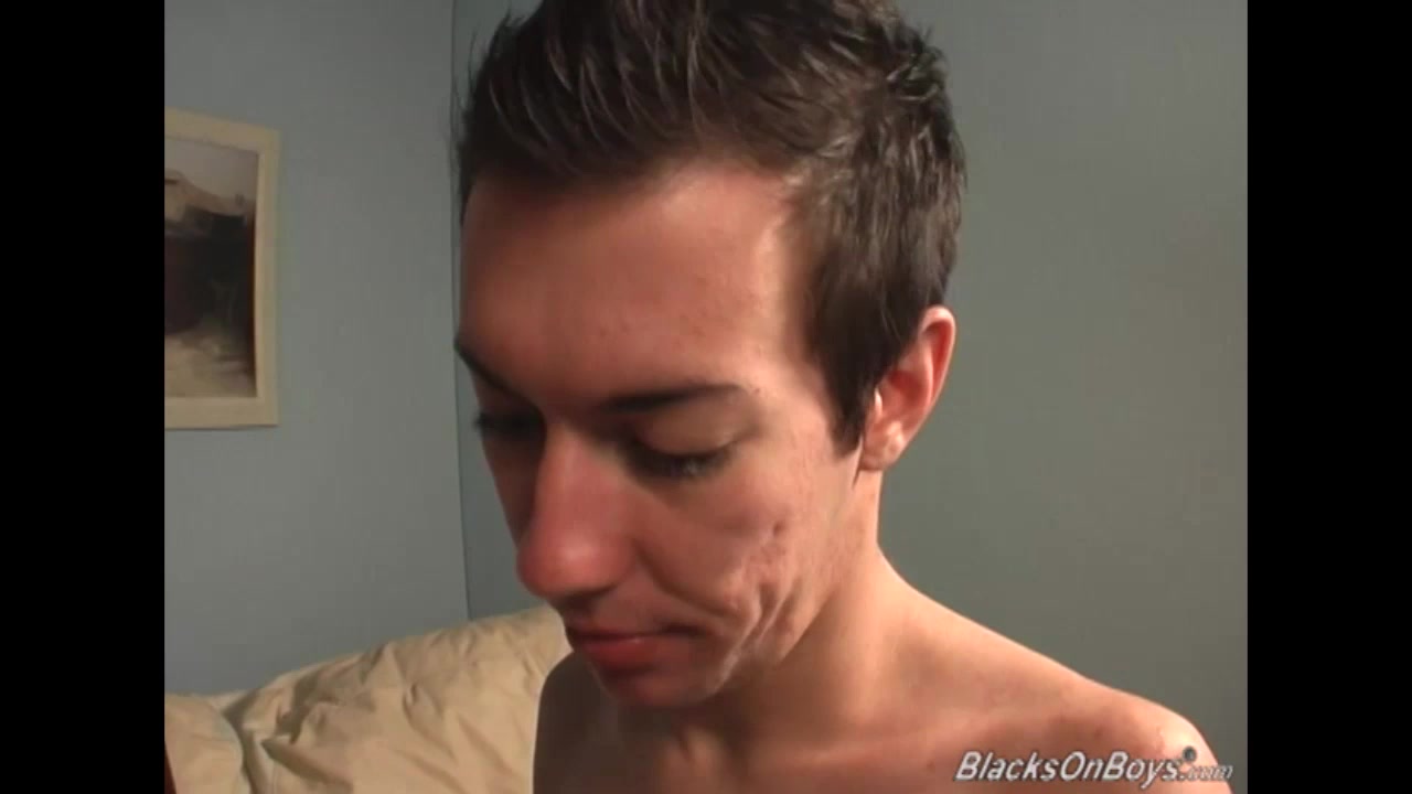 Submissive white twink goes black