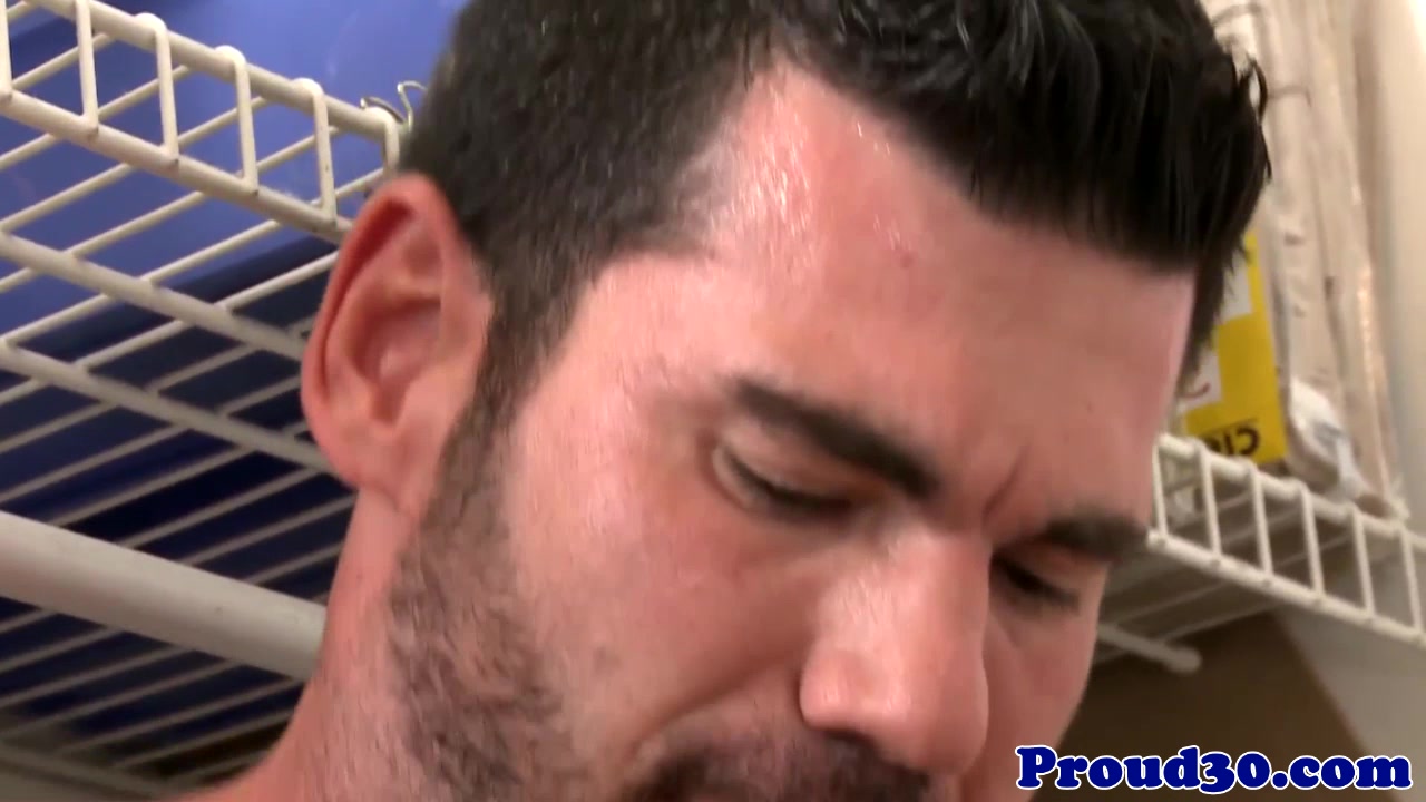 Mature hunk assfucking bear after anal fingering