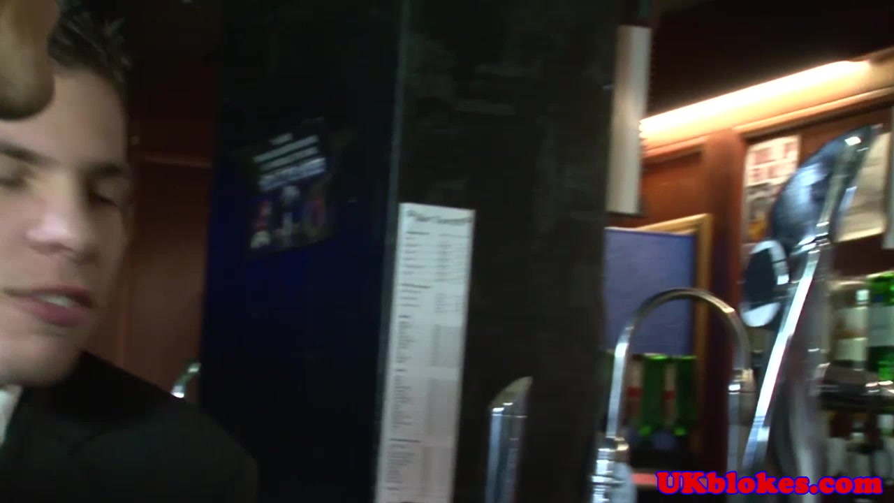 Brits in pub threeway facializing stud