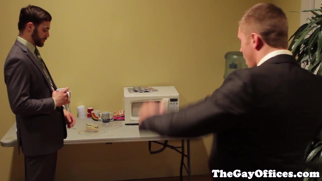 Officestud gives up his ass to stressed colleague