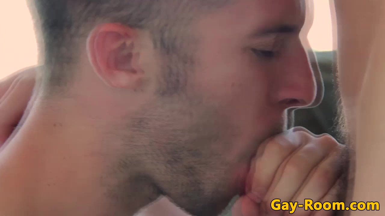 Showered twinks suck eachother off