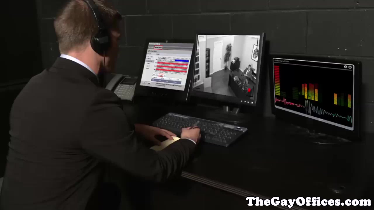 Masturbating boss drilled by employee