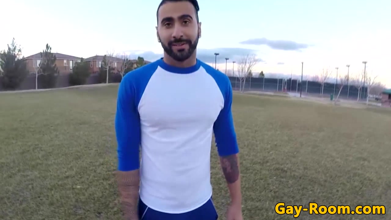 Tattooed hunk pounds jock after blowjob