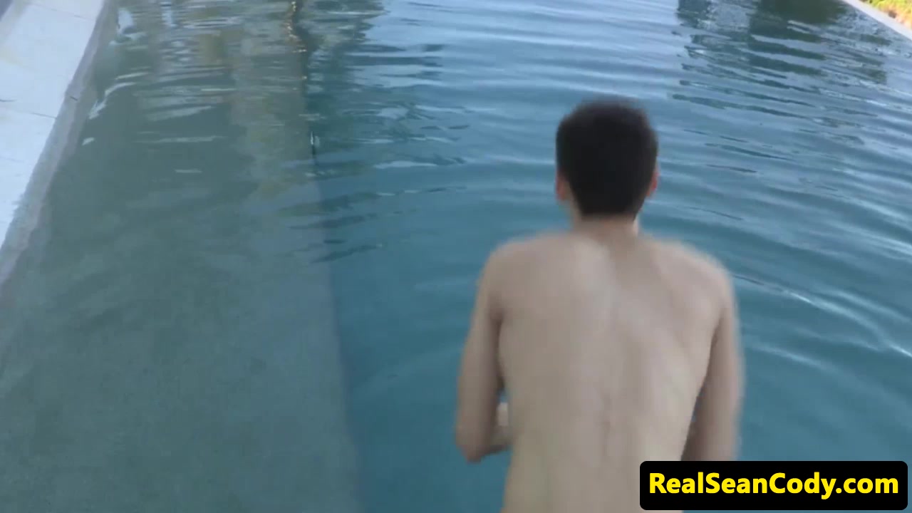 Bigdick muscular jock enjoying solo fun