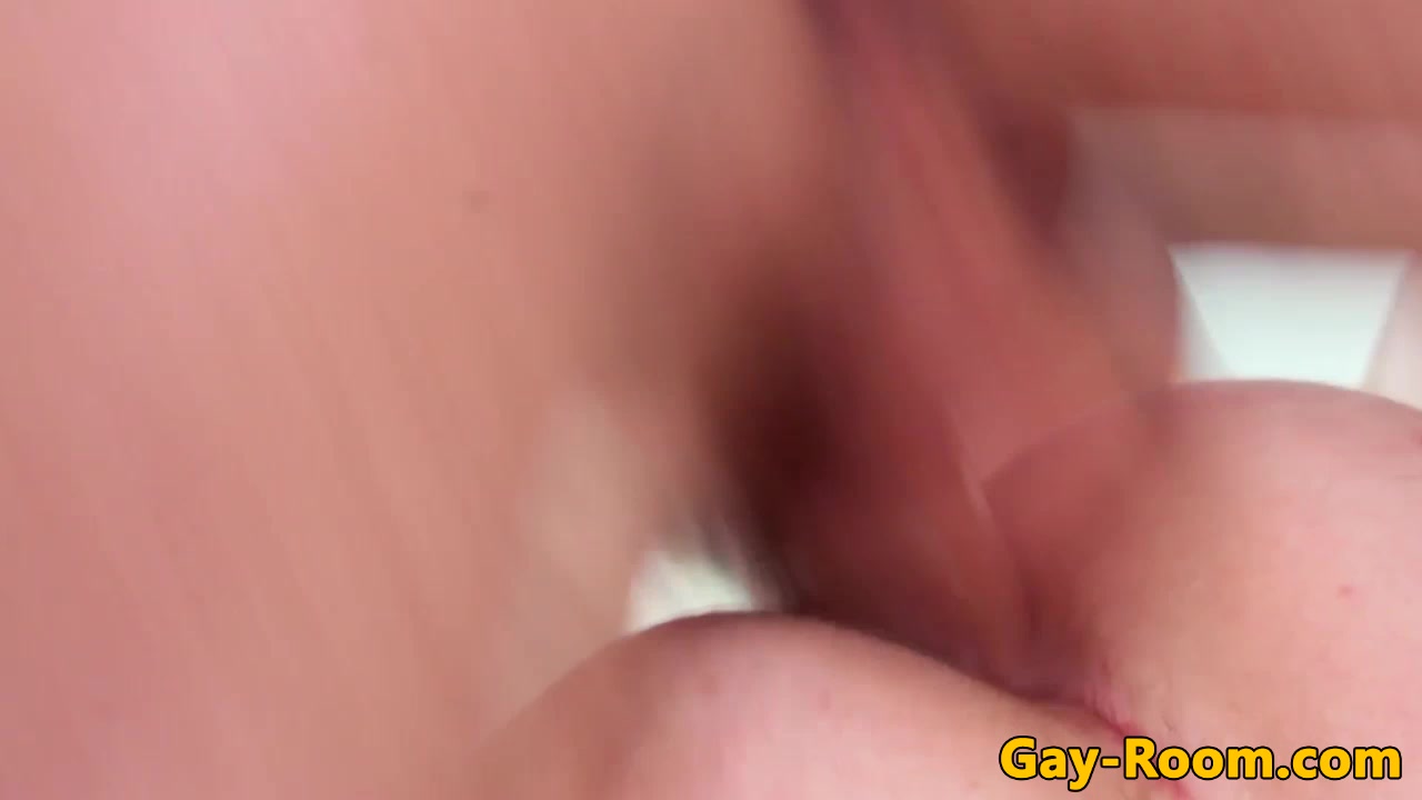 Bigcock loving hunk with glasses nailed