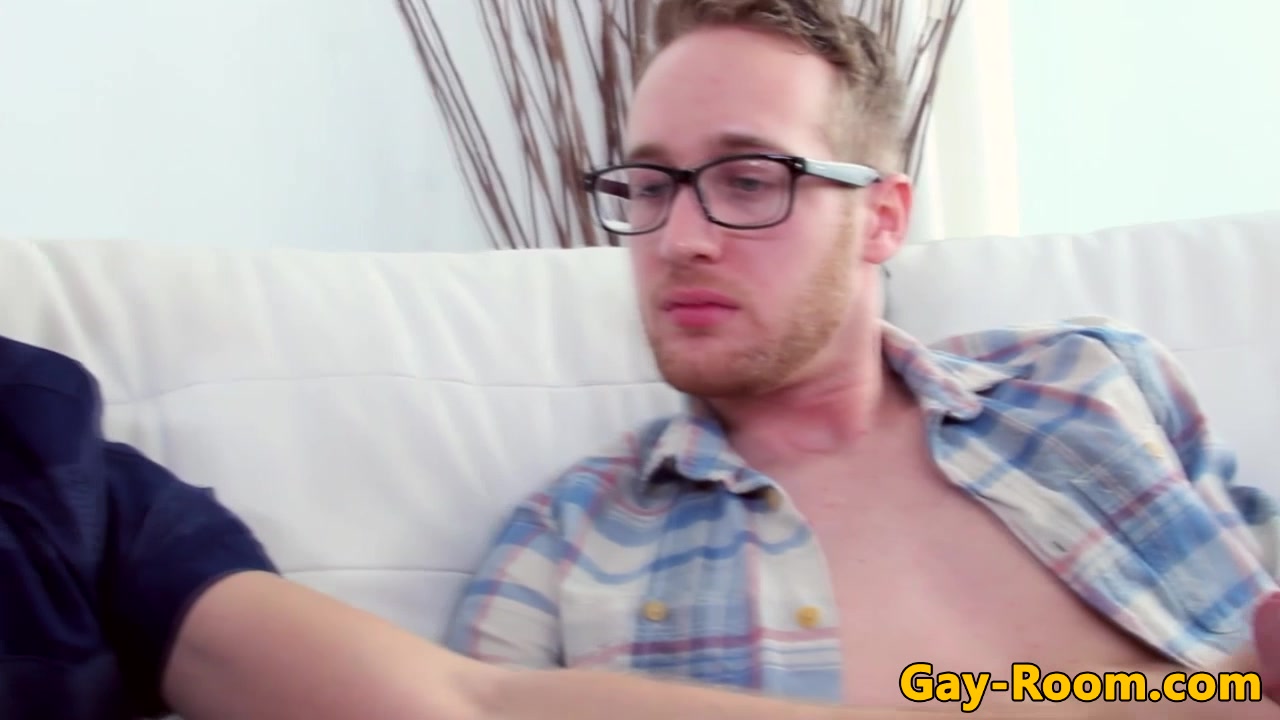 Bigcock loving hunk with glasses nailed
