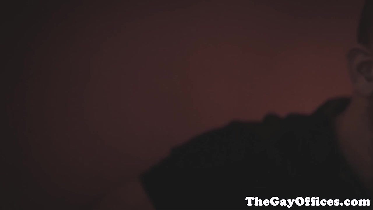Gayhunks invite over for threesome