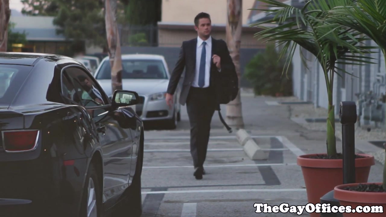 Showered officehunks analfuck after work