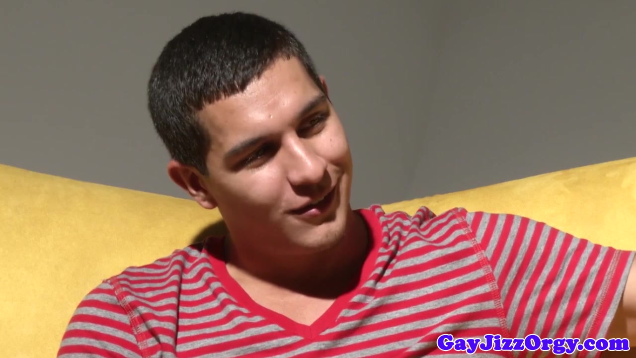 Orgy loving gay hunk gets tagteamed