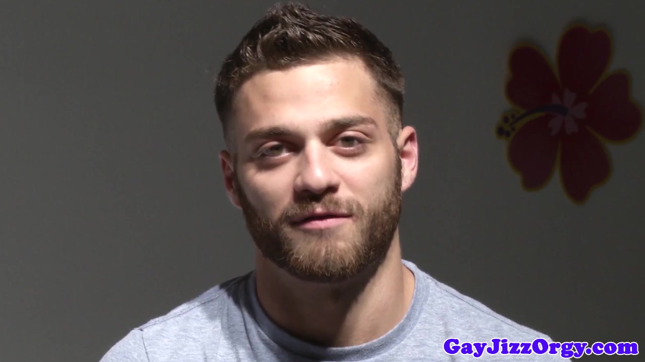 Orgy loving gay hunk gets tagteamed