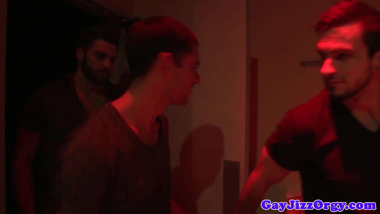 Groupsex loving hunks jizzing together
