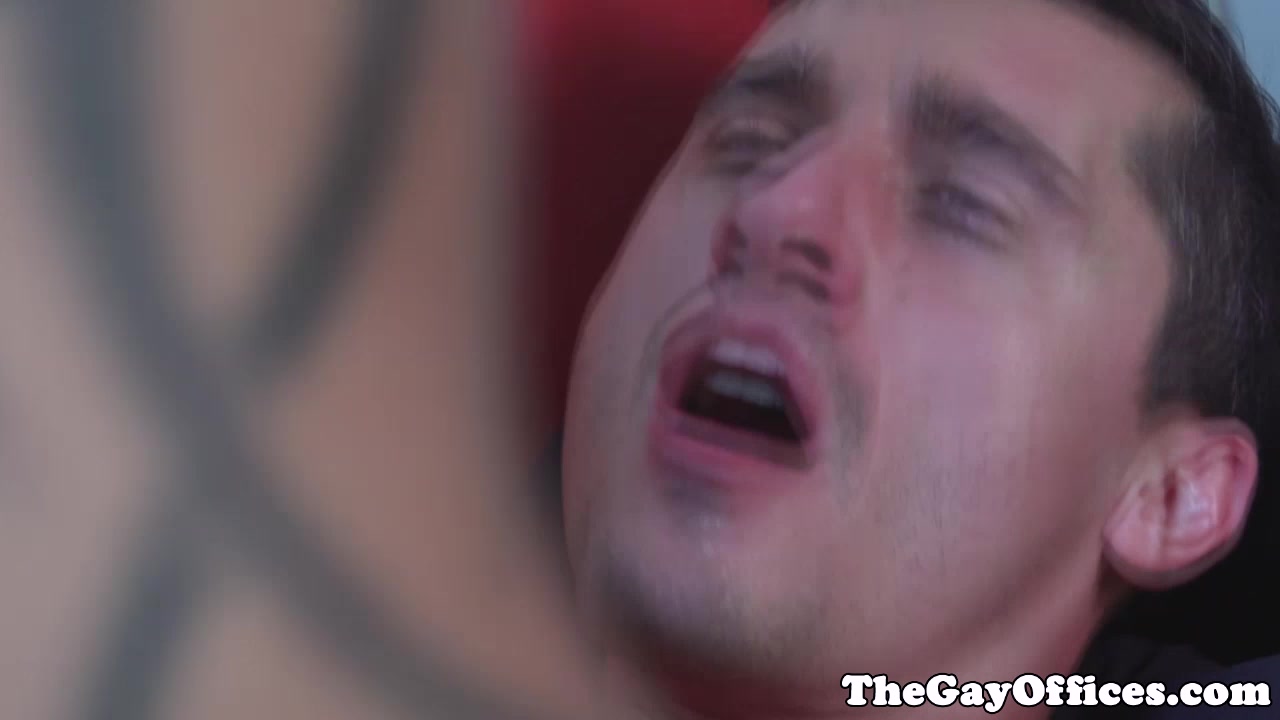 Officesex hunk tug cock after assfucking