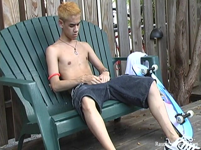 RaunchyTwinks Video: Derek Krei garden's masturbation session