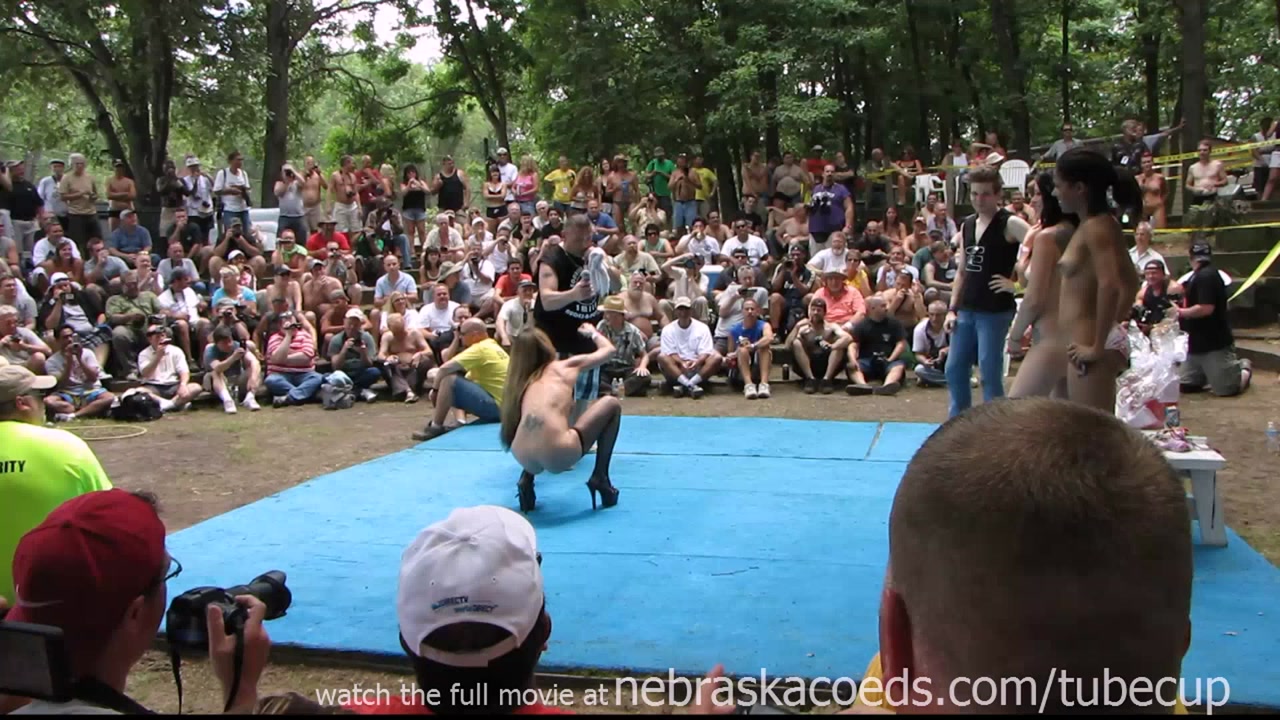 chicago amateurs oil wrestling at nudist resort