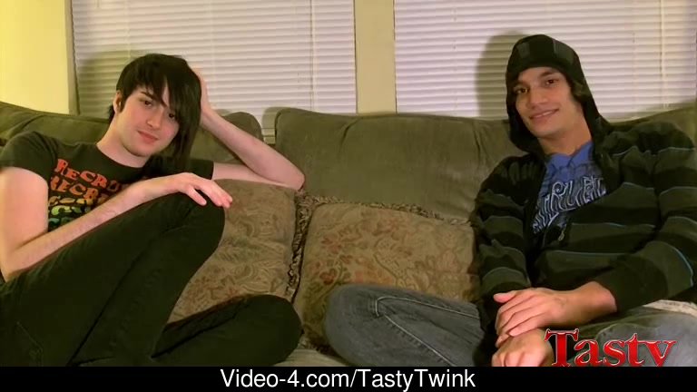 Tristan & Aron - Lads Tickle & Make Out