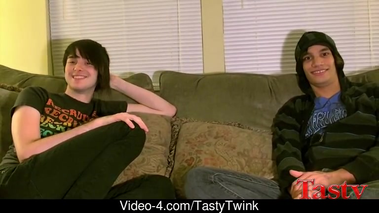 Tristan & Aron - Lads Tickle & Make Out