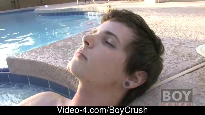Timo Garrett wows the camera with a relaxing hawt tub solo that ends with a sex-toy show