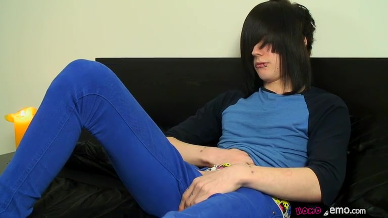Emo Josh Wanks His 8 Inch Boner - Josh Osbourne Wanks