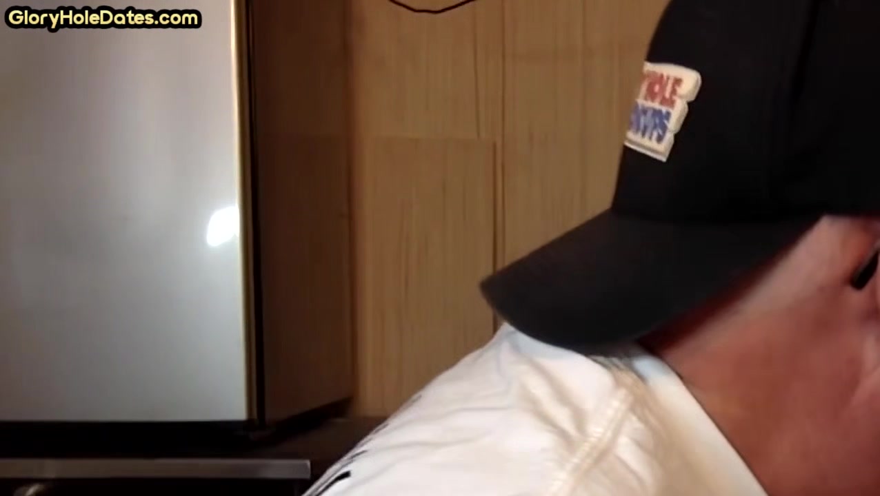 Vintage gloryhole DILF sucks cock
